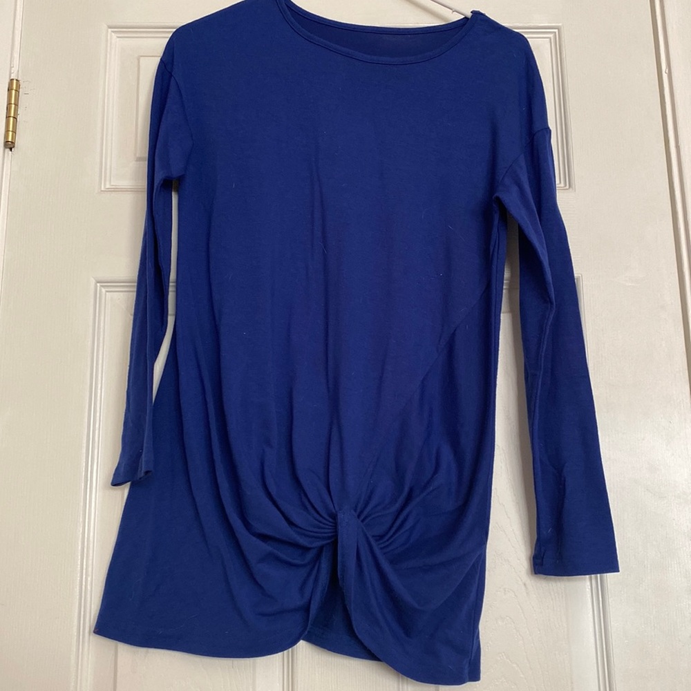 Long sleeved blue shirt.
